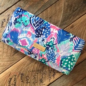 Lilly Pulitzer wallet